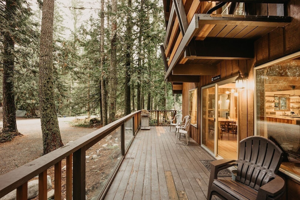27gs - Bbq - Pets Ok - Wifi - Sleeps 10 3 Bedroom Home by RedAwning