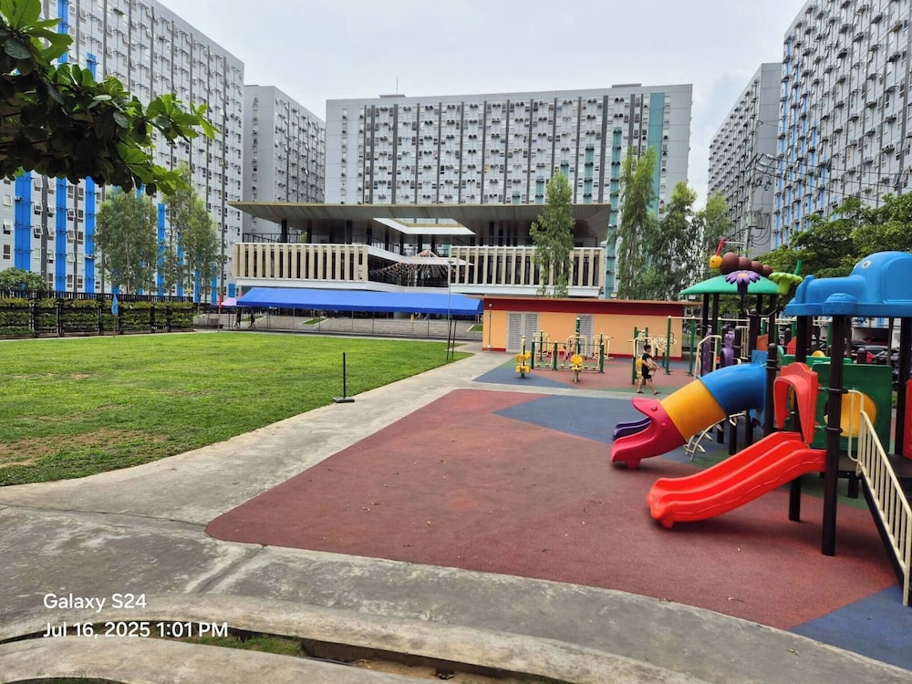 Cozy 3-bedroom Condo in Urban Deca Homes Ortigas Extension, Pasig