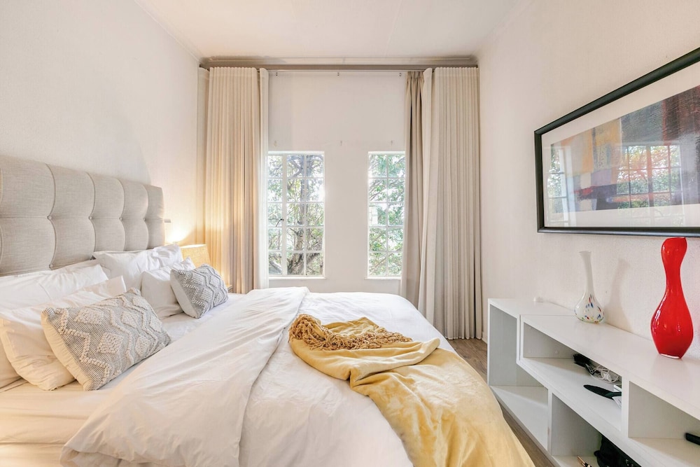 Cosy 2bed in Heart of Sandton