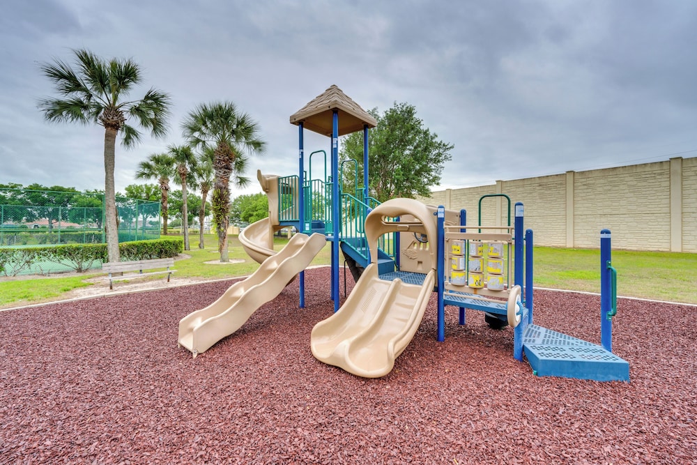 12 Mi to Disney: Family Home w/ Lanai in Davenport