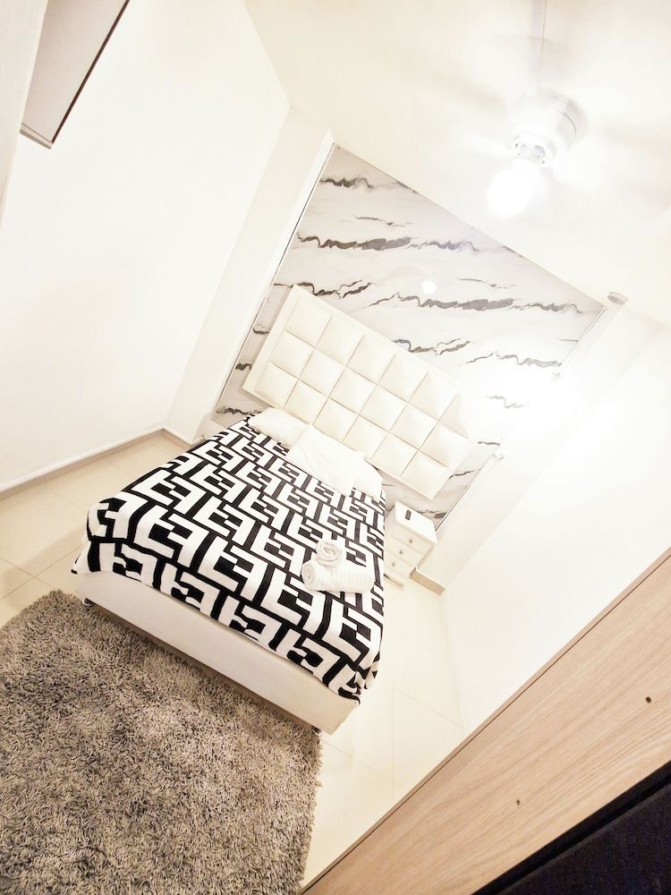 PROMO 18 BDRM Building, Pool+ 5Jacuzzis at Poblado