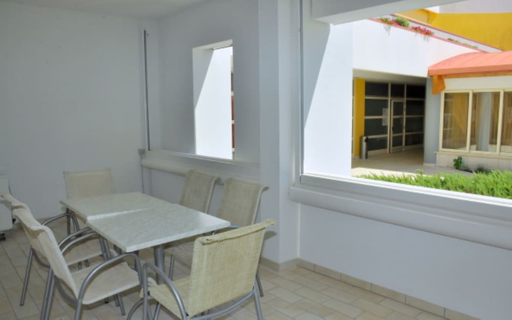 Flat Featuring a Large Sun-filled Terrace