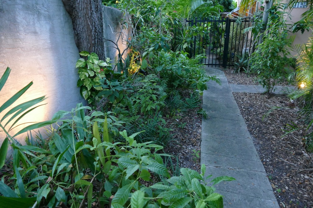 Tropical Charmer Coral Gables Apartment