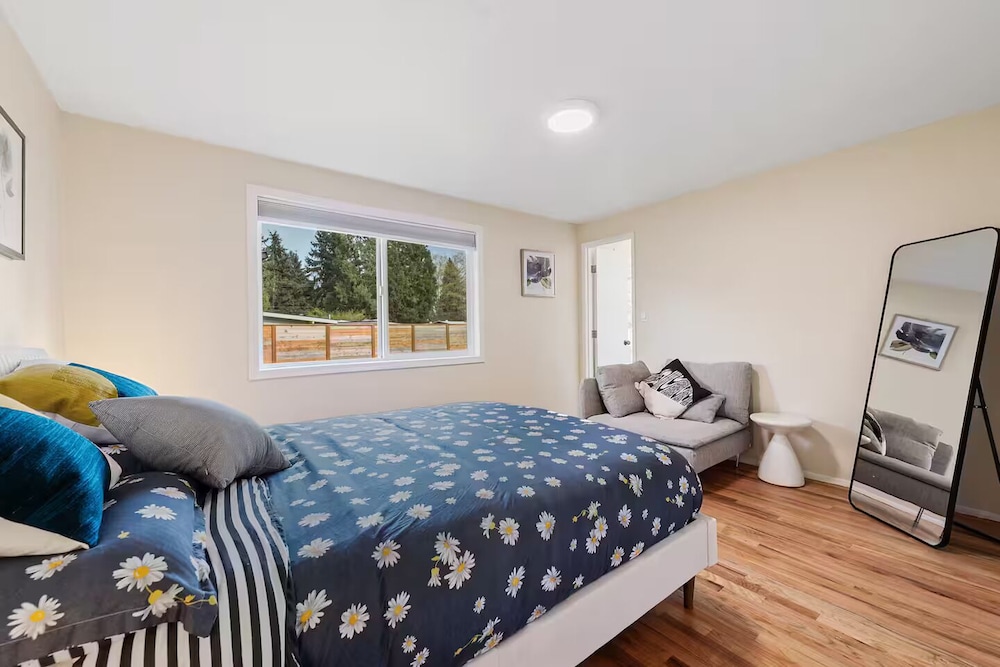 Cozy Bellevue Home for Family/Business Near MS