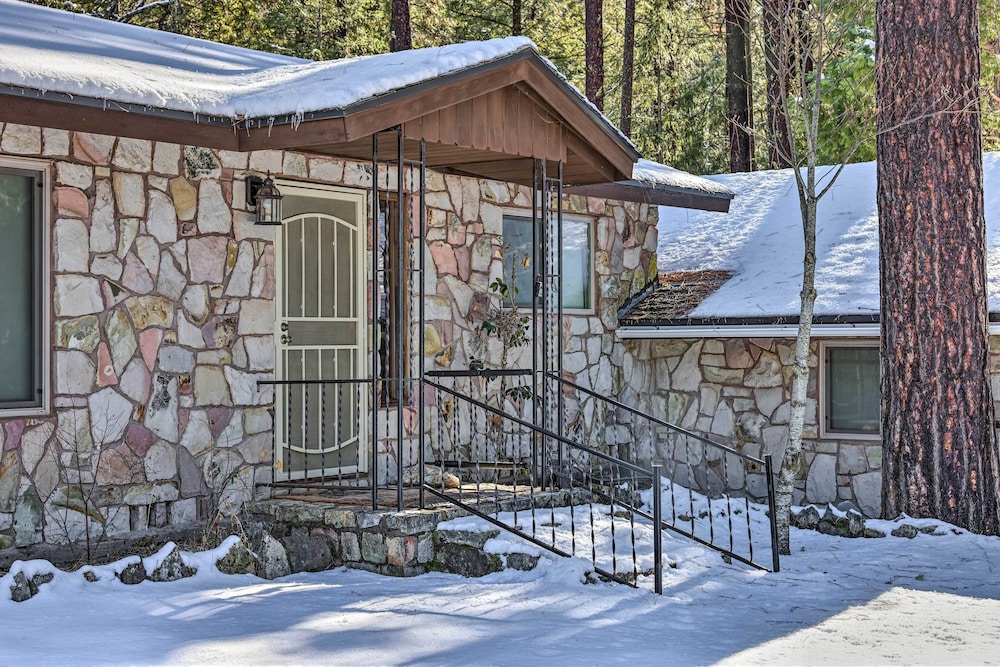 Riverfront Home Near Yosemite National Park!