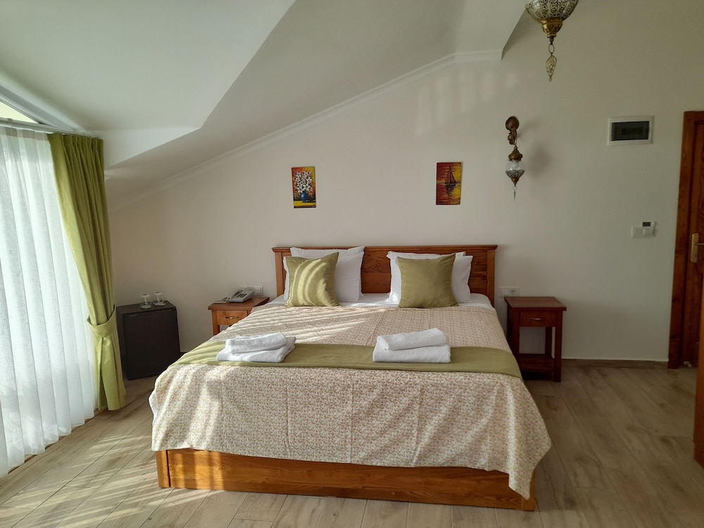 Infinity Ruby Hotel - Image 59