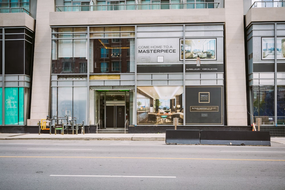 QuickStay - Yorkville Dream (Yonge & Bloor) - Image 4