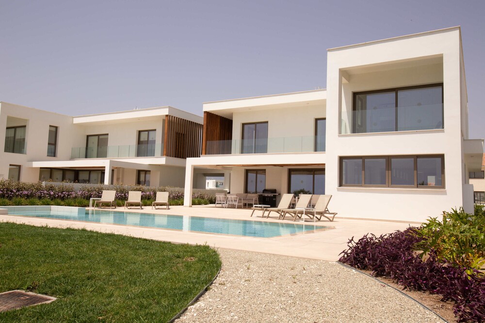 Phaedrus Living: Serenity Waves Villas No.5