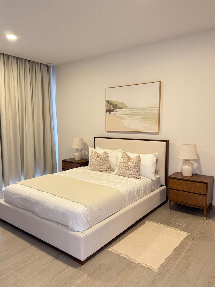 4 Guest 2 Bedrooms Balcony and Shared Pool