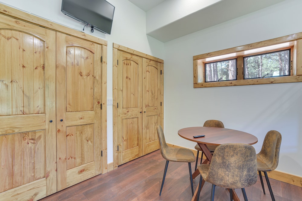 3 Mi to Resort: Year-round Angel Fire Getaway!
