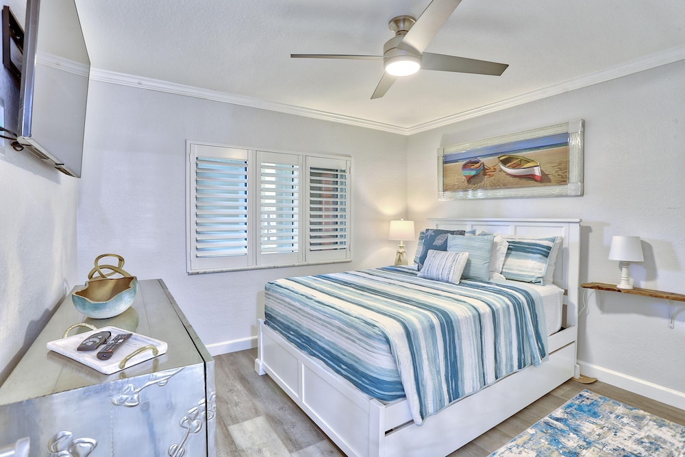 Land's End 11-302 Beach Front - Premier