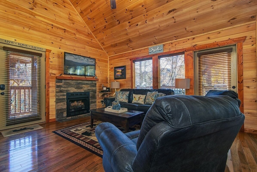 Mountain Romance - 1 Bedrooms, 1 Baths, Sleeps 4 Home by RedAwning