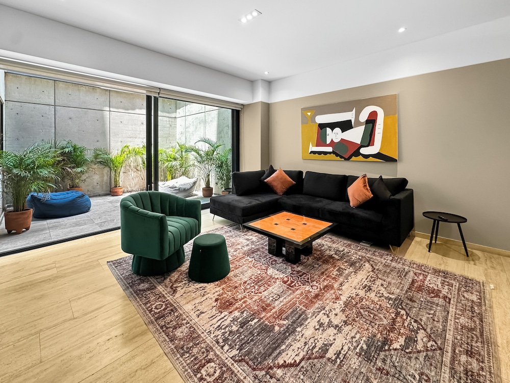 23Gh3 2BR 2.5 Baths with a Private Patio photo 4