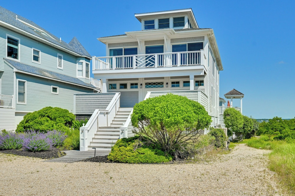 Panoramic Ocean Views: Westhampton Haven w/ Pool