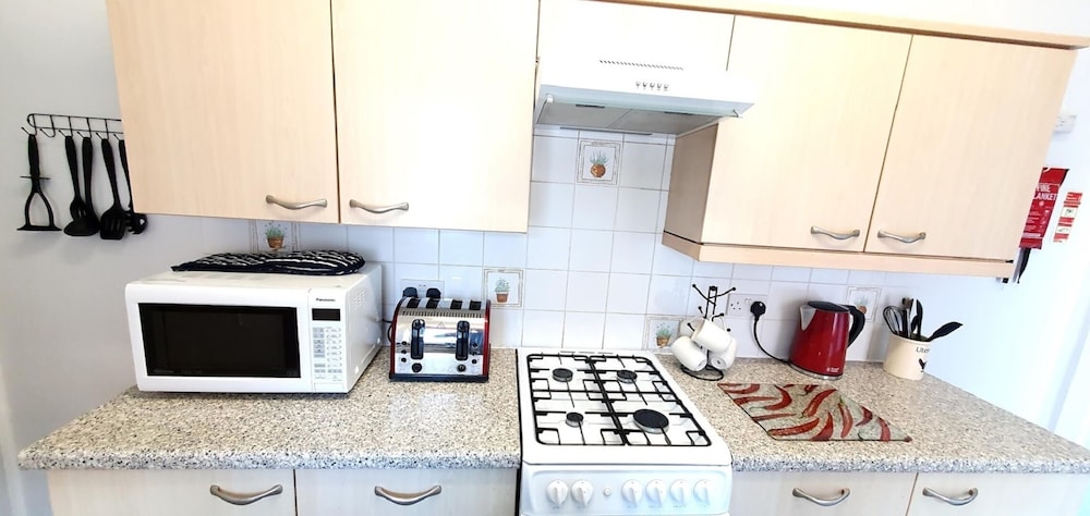 3-bedroom Victorian House With Superfast Wi-fi view 5