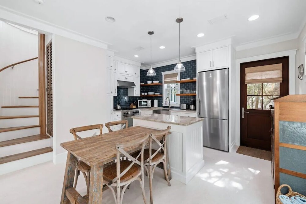 Sea La Vie Seaside Carriage House