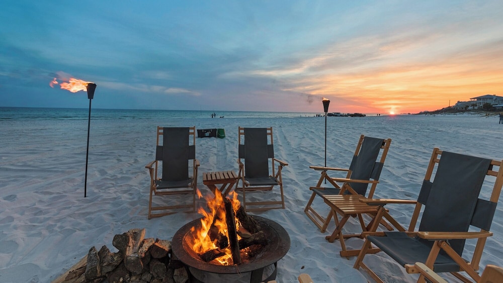 5BR Home w/ Private Heated Pool, Golf Cart, 4 Bikes, Near 30a!