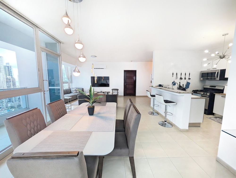 YC 1701l Apartamento 2 BDR Av Balboa