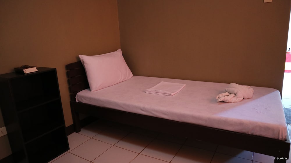 Lola Charing Pension