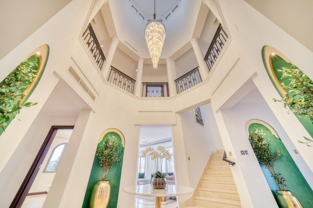 Beachfront 5BR Villa w Private Pool at the Palm