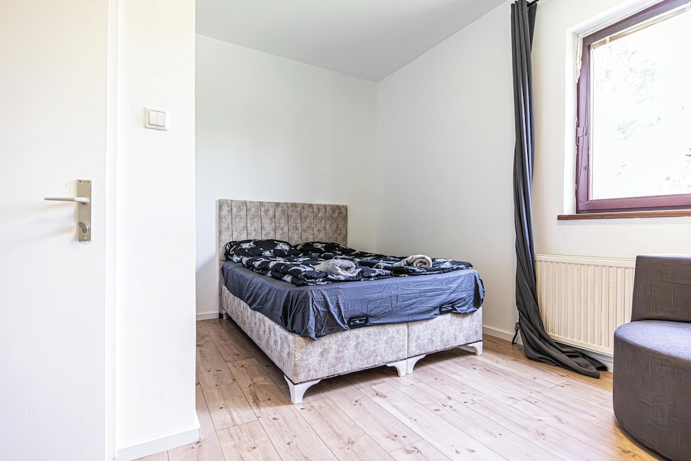 Cozy House Terrace &Garden Sleeps 34