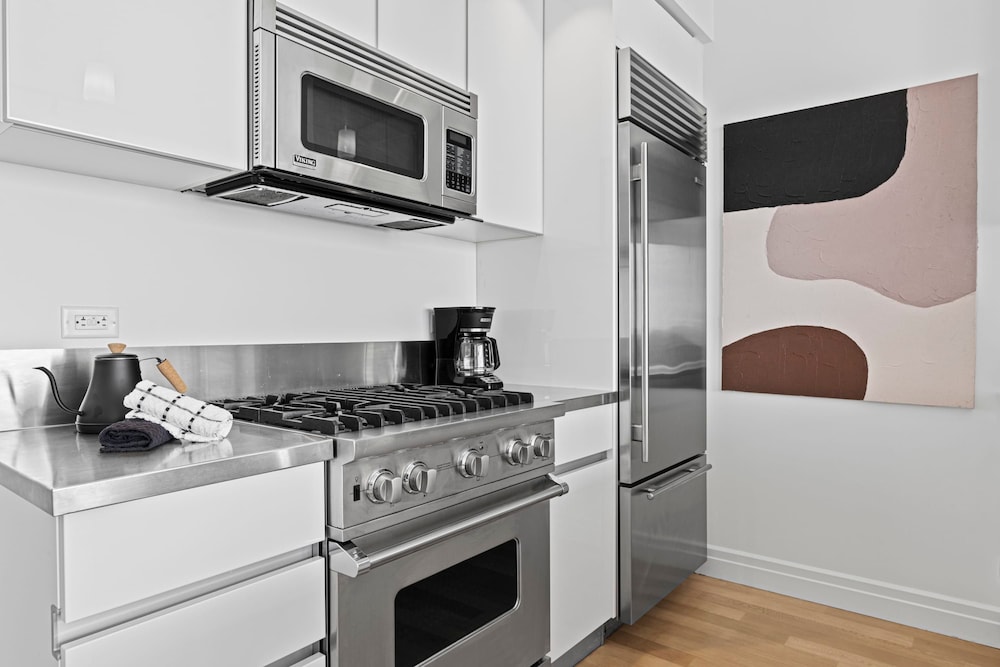 Forte Select by Rove Travel 2BR Midtown West Apt