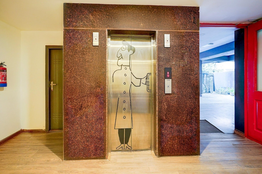 Spacious Comfort Stays Near Aerospace Museum