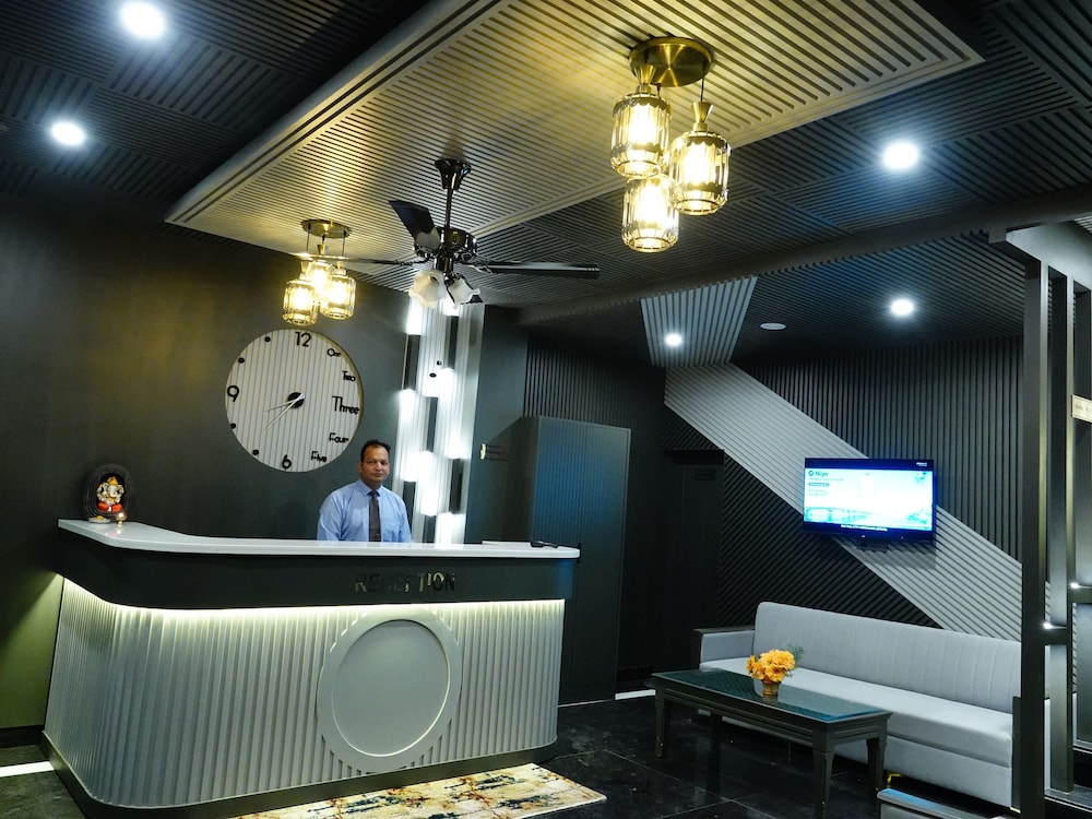 Lobby & Reception