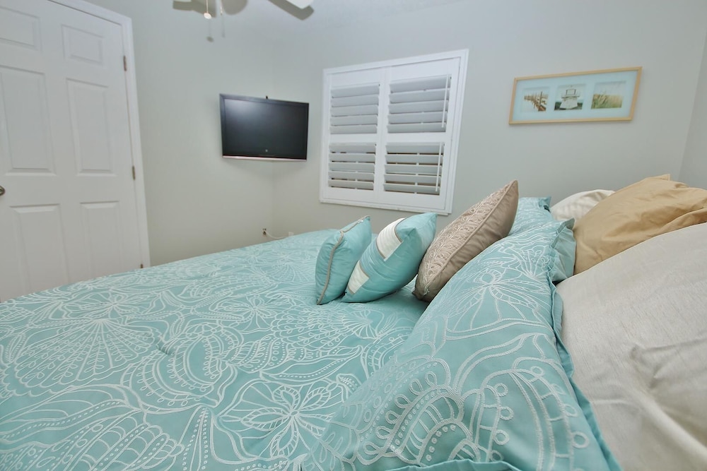 Colony Beach Club 241