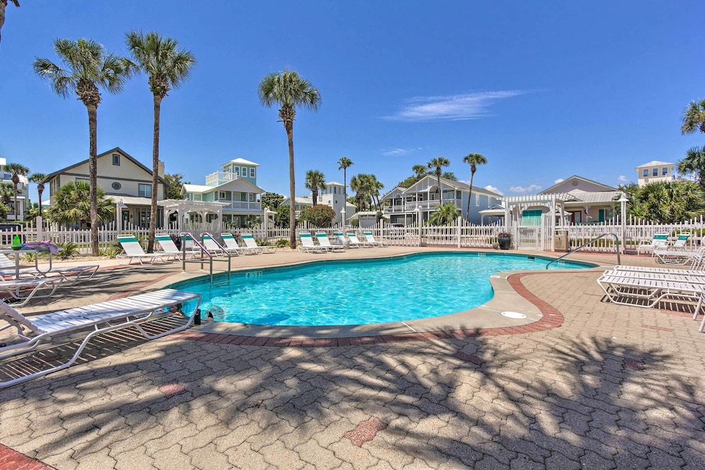 Grand Destin Getaway - Walk a Block to the Beach!