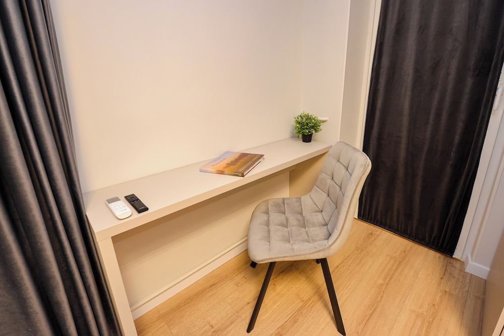 Libra Apartment - Two Bedrooms - 5 Guests - Next To Cismigiu Gardens