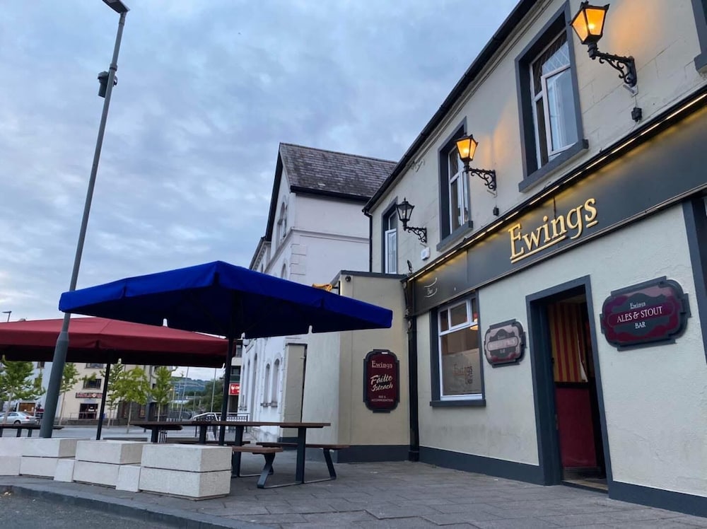 Ewings Bar & Self-Catering Accommodation