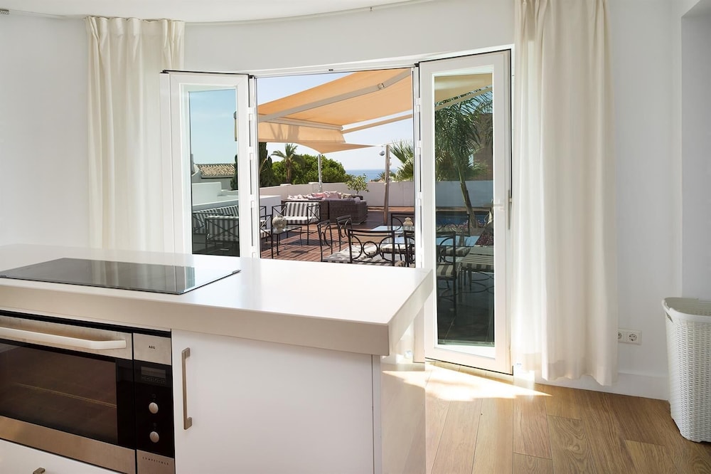 Marbella Vacations - Great Beach Side Villa - Semi Heated Pool - Property Image 7