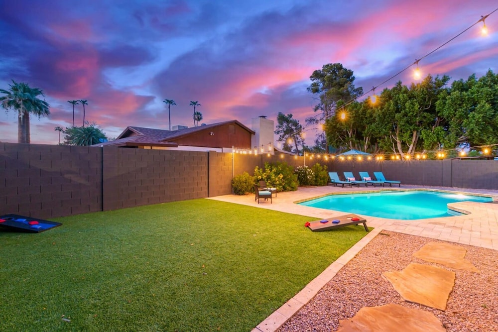 Obispo Modern Oasis With Heated Pool and BBQ