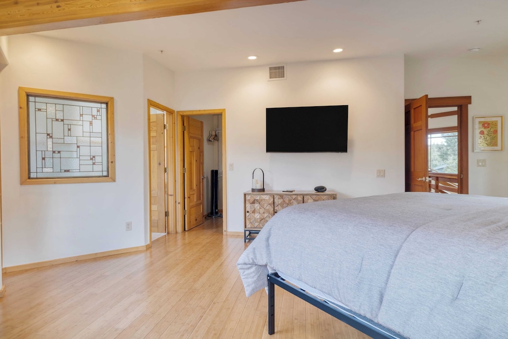 Cathedral View by Avantstay Pool Table + Hot Tub