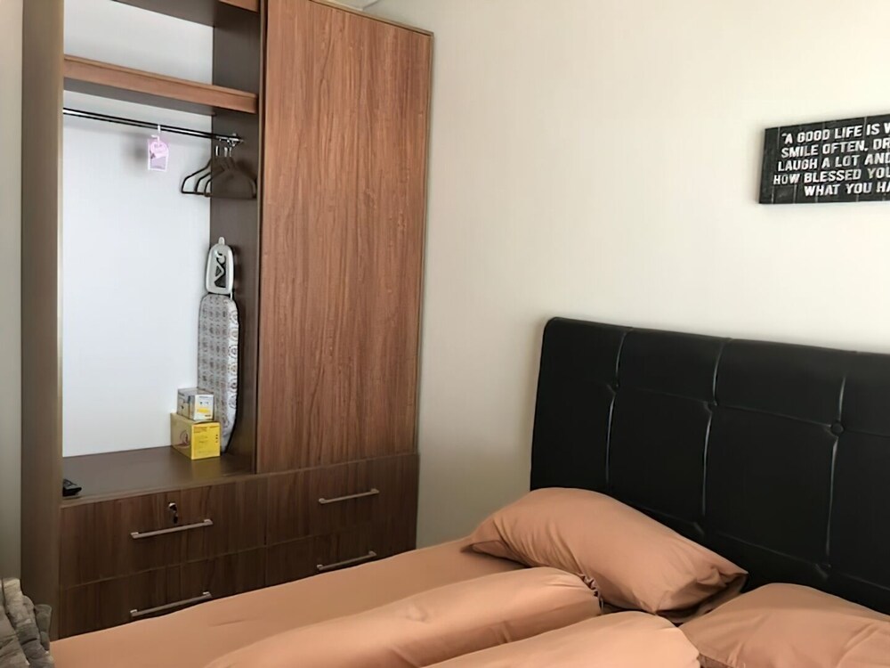 Salute de Madison Park Apartments