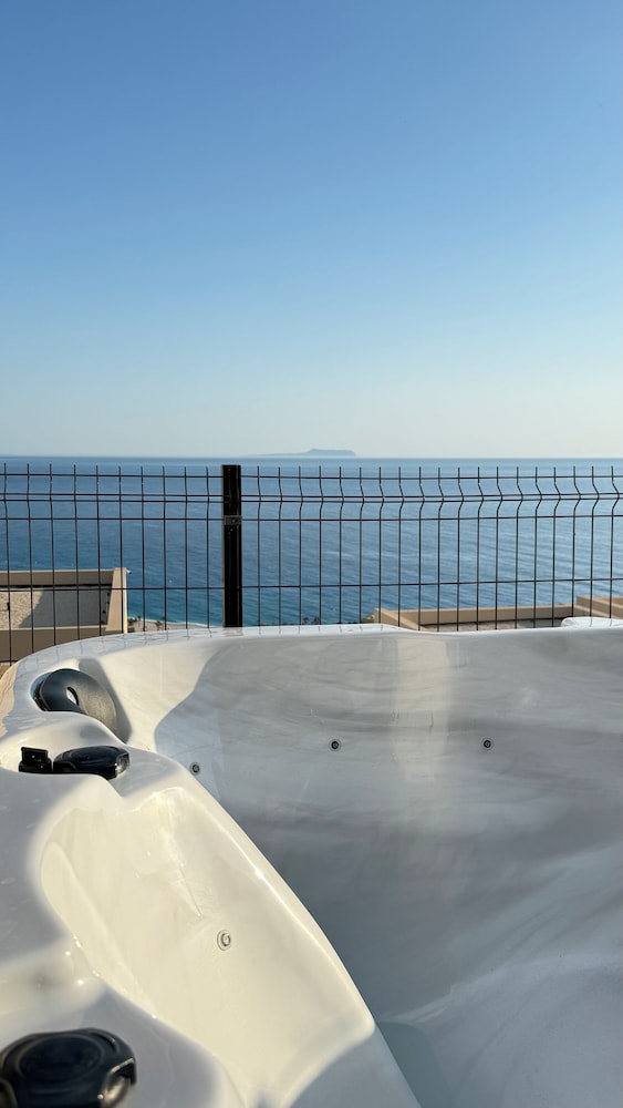 Whisky Green Coast Hotel & Apartments