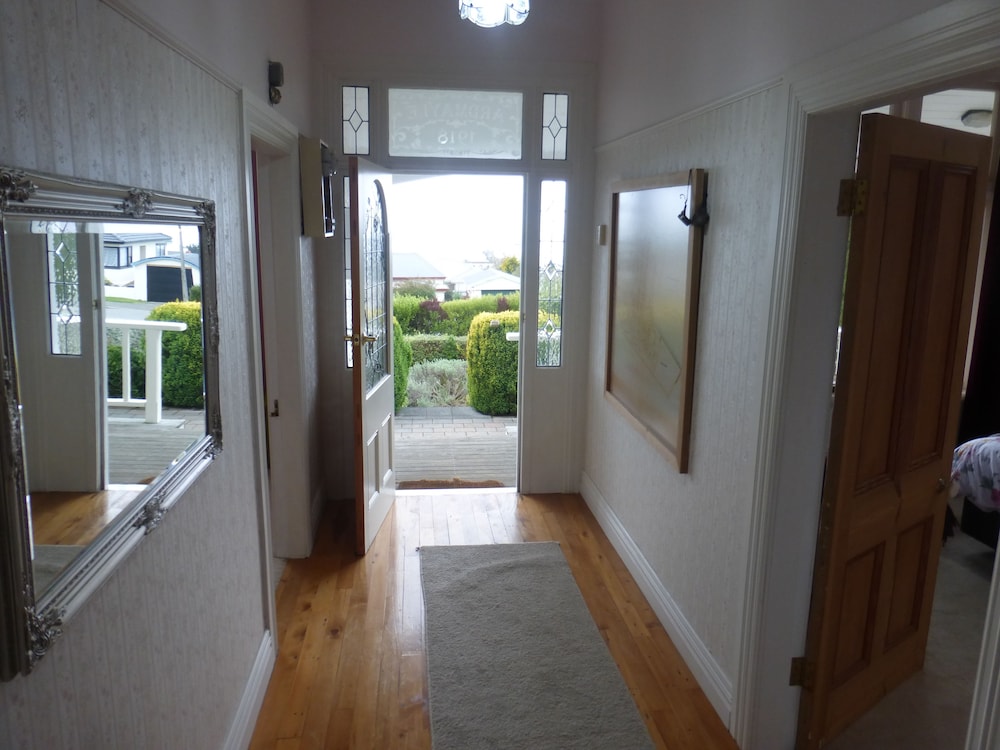 Oamaru Holiday Homes 28 Ure Street view 2