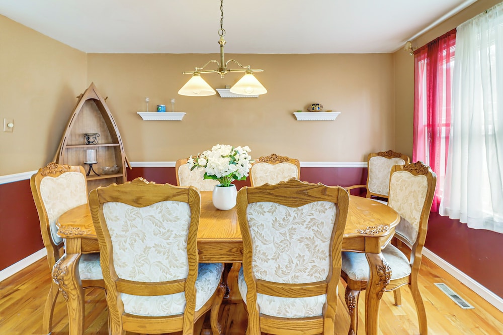 Screened Patio, Deck & Grill: Saint Inigoes Home!