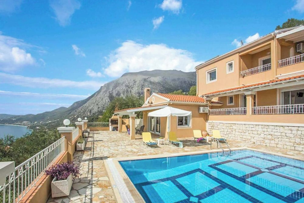 Villa Elena Costa