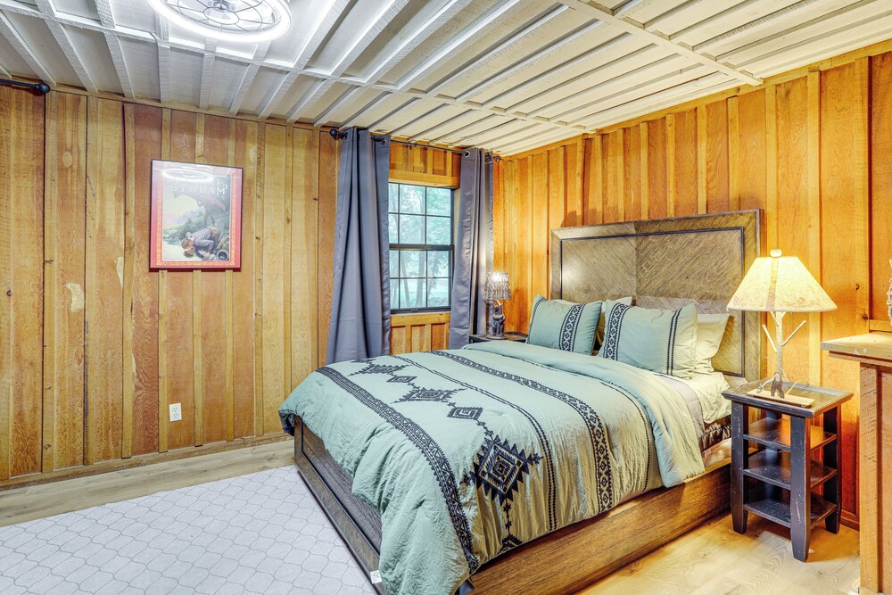 Deck & Views: Little Red River Retreat!