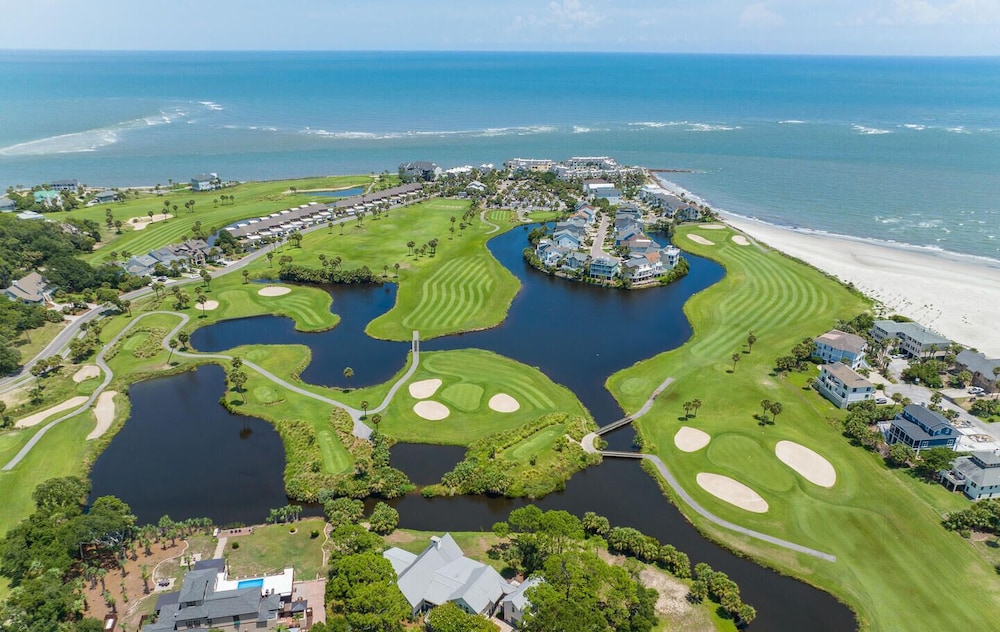 Condo with Resort Access - Great North Island Location