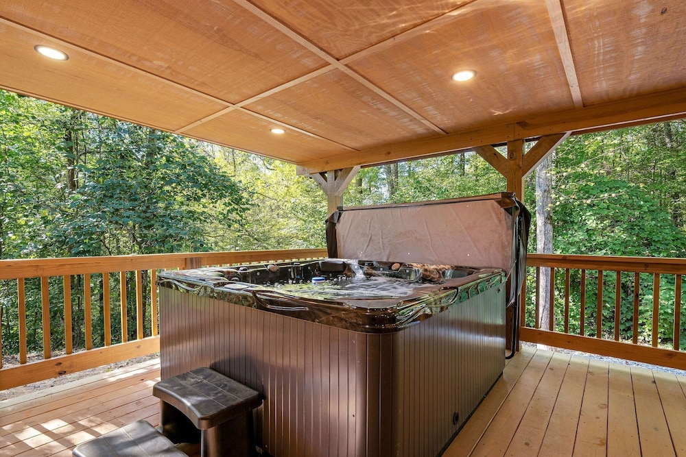 Cabin On A Hill 2 Bedroom Cabin