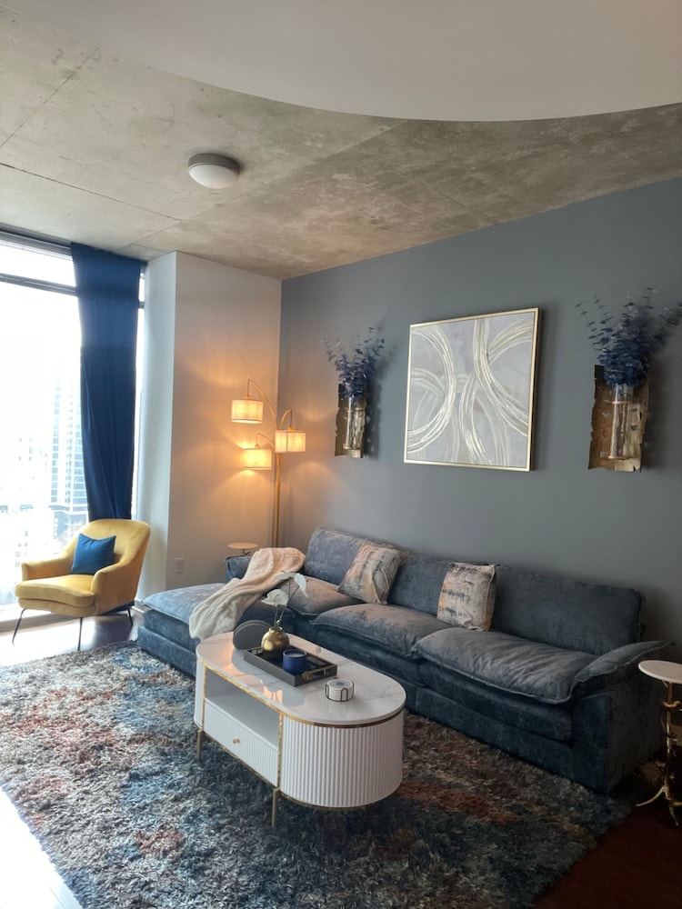 Royal Escape Midtown High Rise
