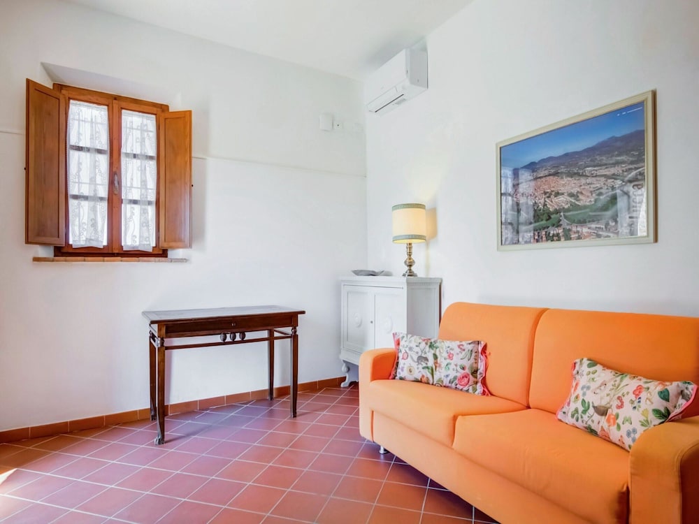 Apartment With Swimming Pool