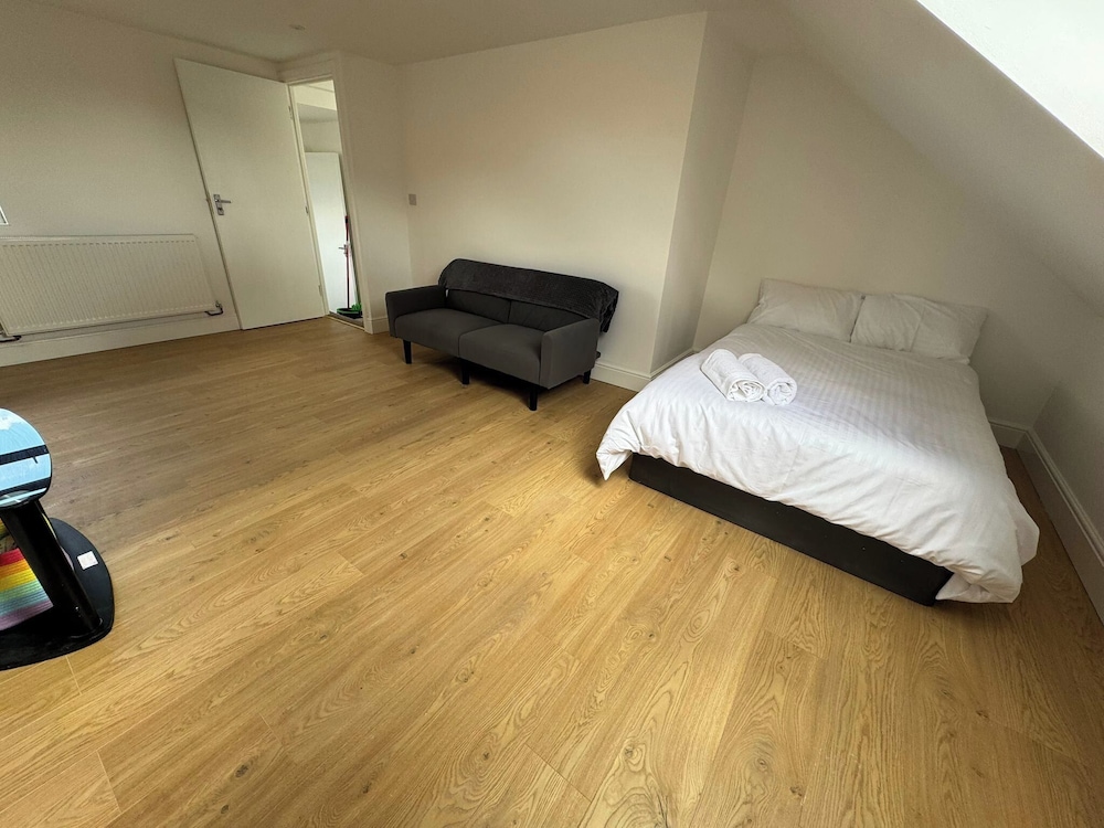 Lancing Road Cozy Apartment in Croydon
