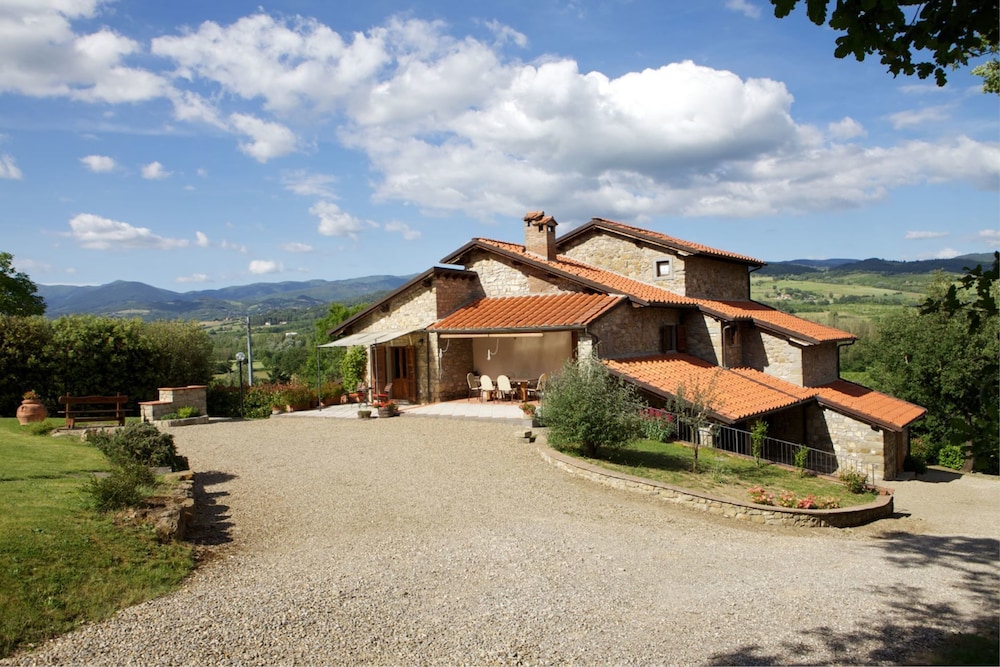Wonderful private villa for 10 people with private pool, WIFI, TV, terrace, pets allowed and par...