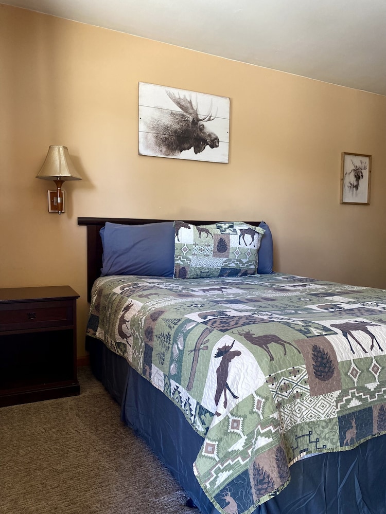 Moosehead Lodge & Cabins