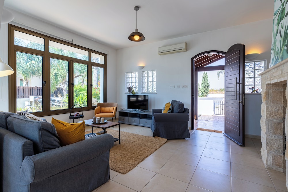 Lumina 2-BR Villa and Pool in Ayia Napa