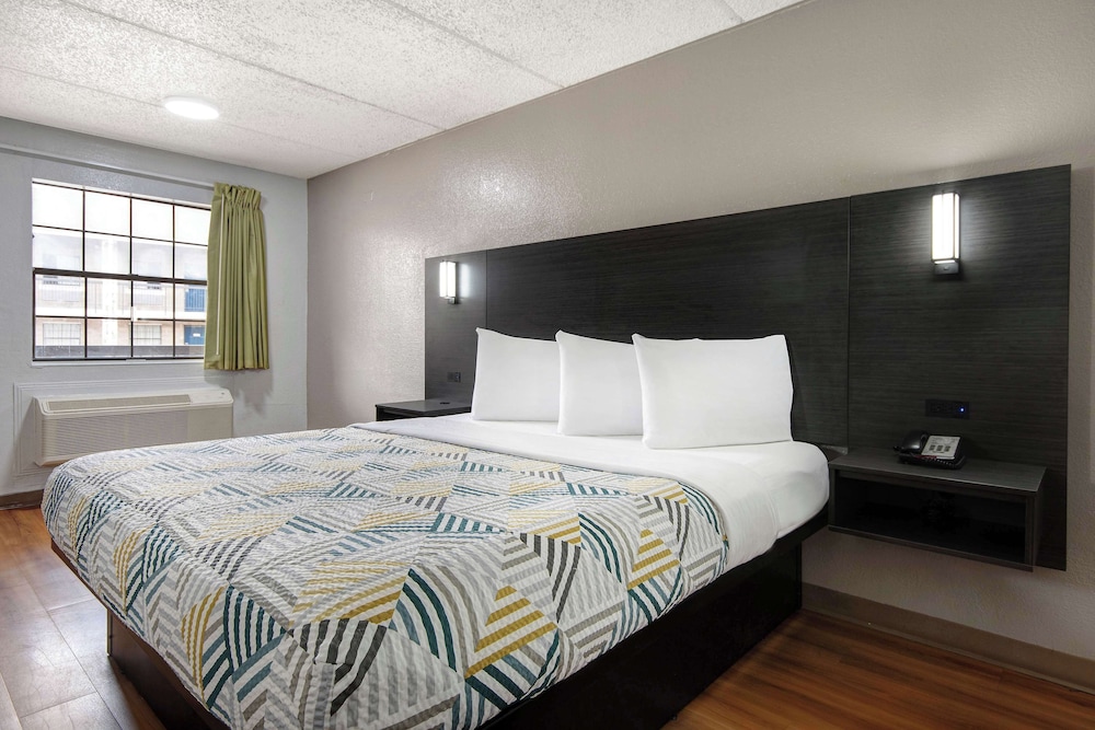 Motel 6 San Antonio, TX - Northwest Medical Center